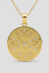 Le Étoile Coin Necklace – Pendant Close-Up