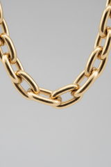 Le Aura Necklace – Chain Close-Up