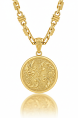 Macro texture shot of Le Velvet gold engraving and chain craftsmanship