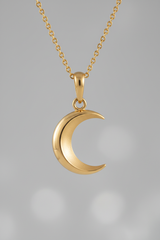 Le Luna Necklace – Jewelry Macro Close-Up
