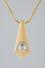 Le Nova Necklace – Pendant Close-Up