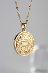 Le Étoile Necklace – Luxury Macro