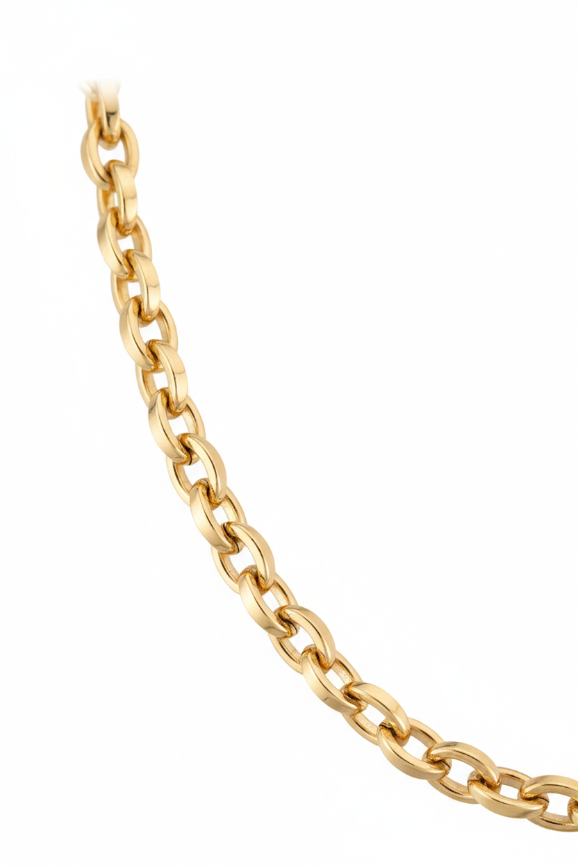 Fine polished gold chain detail of Le Nova necklace