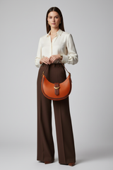 Le Gina Atelier Orange + Brown – Model Shot