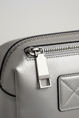 Executive Carry Weekender in Silver Structured Matte Leather – leather and zipper macro close-up