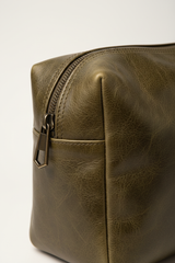 Executive Carry Weekender in Olive Vintage Utility Leather – leather and zipper macro close-up