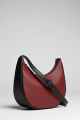 Le Gina Voyage Red + Black – Front Angle